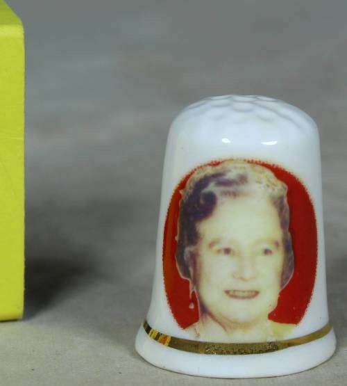 THIMBLE-BONE CHINA BRITISH MADE(QUEEN ELIZABETH THE QUEEN MOTHER)