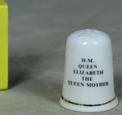 THIMBLE-BONE CHINA BRITISH MADE(QUEEN ELIZABETH THE QUEEN MOTHER)