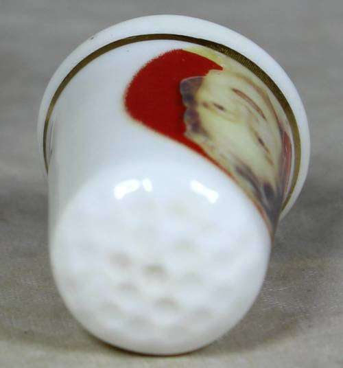 THIMBLE-BONE CHINA BRITISH MADE(QUEEN ELIZABETH THE QUEEN MOTHER)