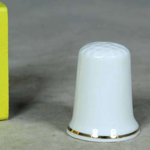 THIMBLE-M.G.FINE BONE CHINA NORWICH ENGLAND(PRINCE CHARLES&PRINCESS DIANA)