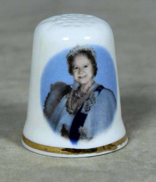 THIMBLE-ST.GEORGE FINE BONE CHINA(HER MAJESTY QUEEN ELIZABETH THE QUEEN MOTHER)