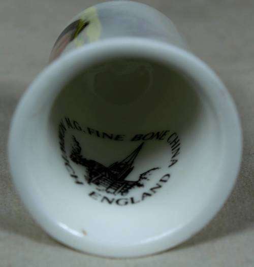 THIMBLE-TO COMMEMORATE THE 60TH BIRTHDAY OF HER MAJESTY QUEEN ELIZABETH 21/4/1986