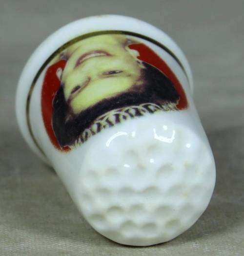 THIMBLE- BONE CHINA GREAT BRITAIN(HER MAJESTY QUEEN ELIZABETH II)