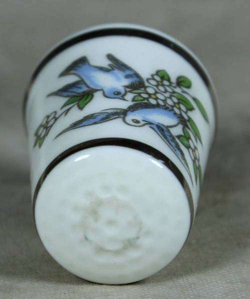 THIMBLE-ROYAL ENGLAND WORCESTER(2 BIRDS ON A BRANCH)BID NOW!