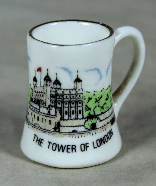 BEAUTIFUL MINIATURE JEAN MASON FINE BONE CHINA MADE IN ENGLAND(TOWER OF LONDON MUG) BID NOW!!