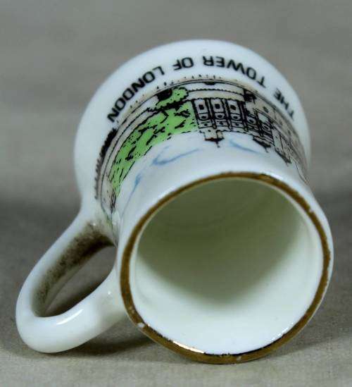 BEAUTIFUL MINIATURE JEAN MASON FINE BONE CHINA MADE IN ENGLAND(TOWER OF LONDON MUG) BID NOW!!