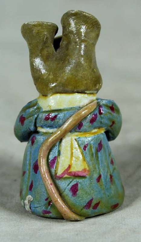 Miniature - Mouse carrying a cake