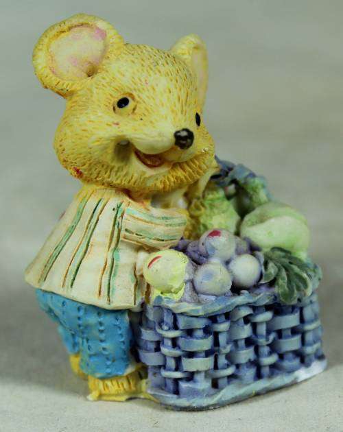 Miniature - Bear with a large fruit basket