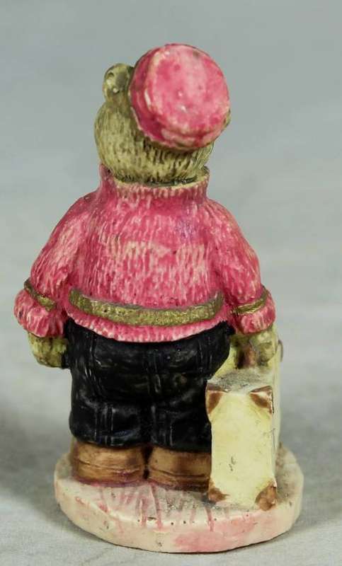 MINIATURE-BEAR WITH A SUITCASE