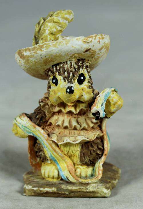 Miniature Mexican mouse dressed in her traditional clothes