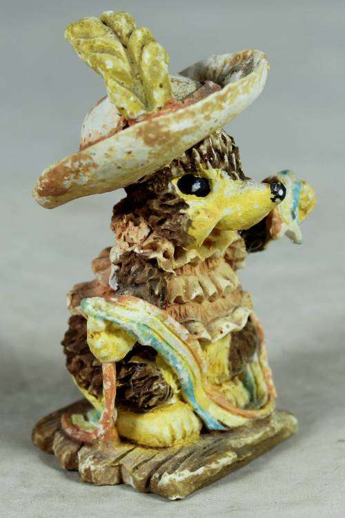 Miniature Mexican mouse dressed in her traditional clothes