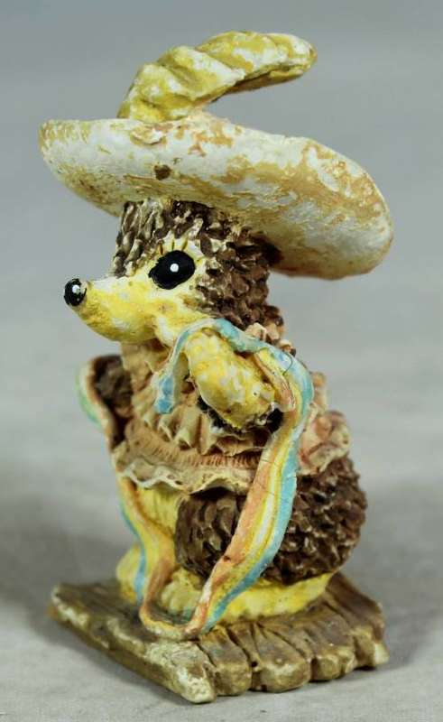 Miniature Mexican mouse dressed in her traditional clothes