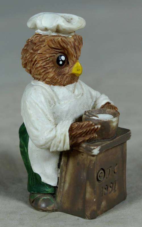 MINIATURE-OWL CHEF(SUPER PROFESSIONAL J.C.1991)BID NOW