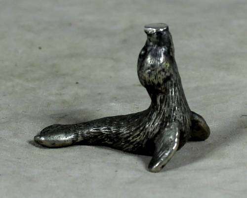 Miniature metal seal