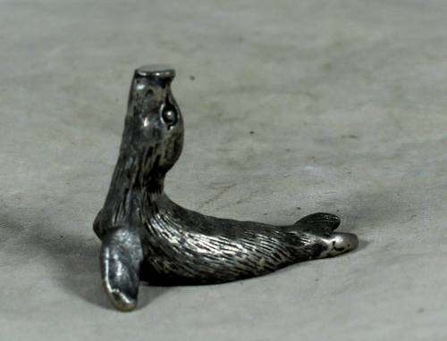 Miniature metal seal