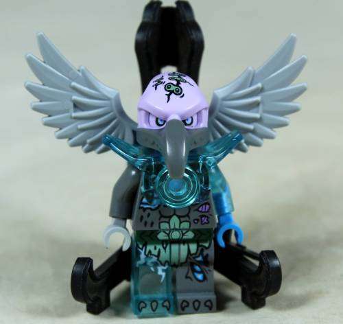 MINIATURE LEGO FIGURINE-VENOM LEGENDS OF CHIMA(TRANSLIGHT BLUE ARMOUR LOC096)BID NOW!!
