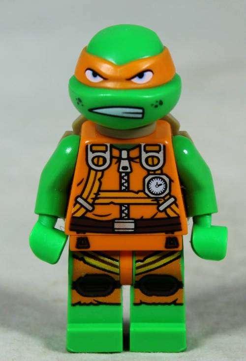 MINIATURE LEGO FIGURINE-MICHELANGELO(TEENAGE MUTANT NINJA TURTLES) BID NOW