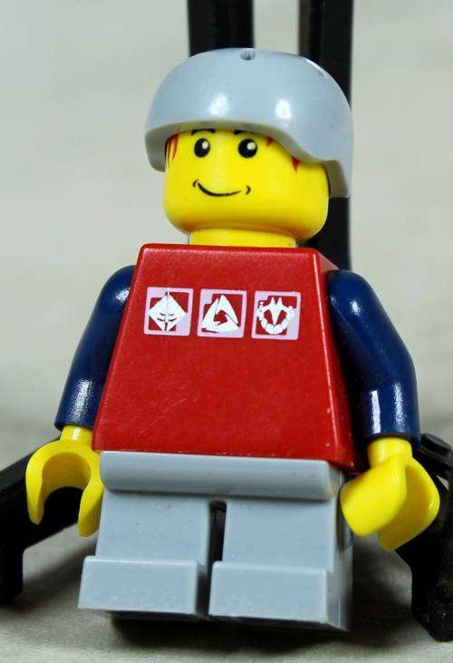 Lego mini figurine - Skate boarder
