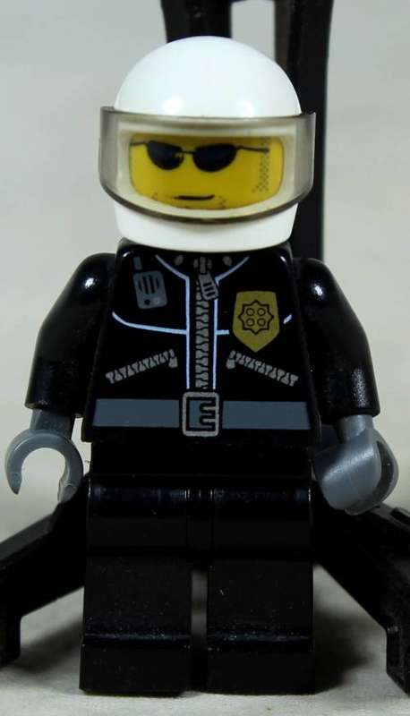 Lego mini figurine - Policeman with riot helmet