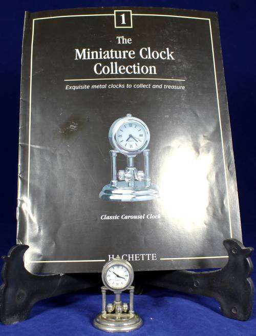 Hachette clock with booklet - classic carousel