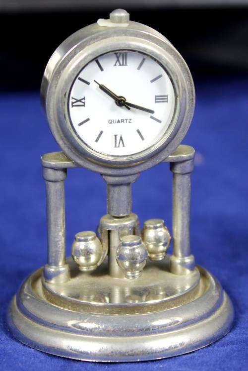 Hachette clock with booklet - classic carousel