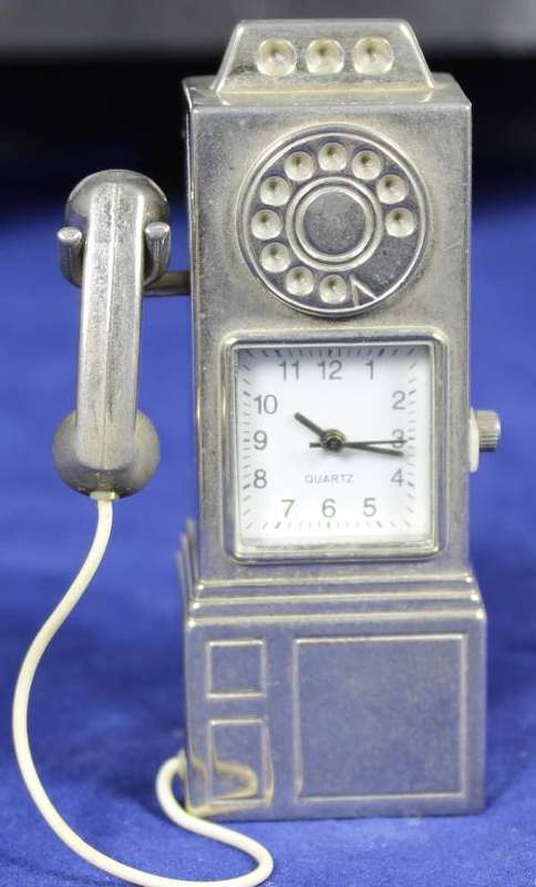 Hachette clock with booklet - Nostalgic payphone