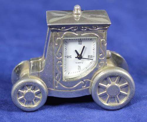 Hachette clock with booklet - Fairy tale coach