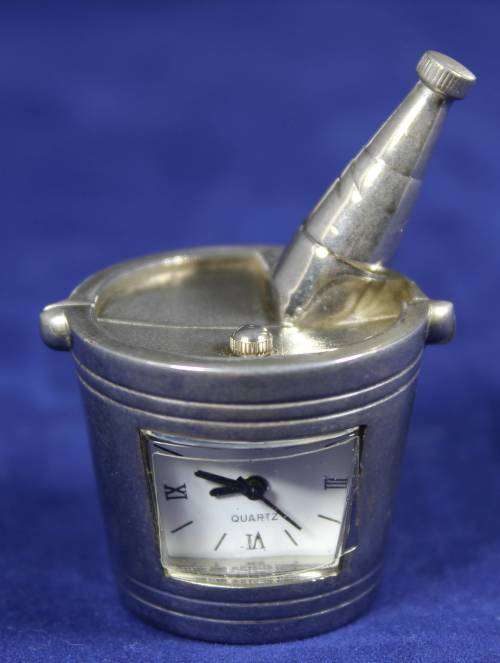 Hachette clock with booklet - Champagne bucket