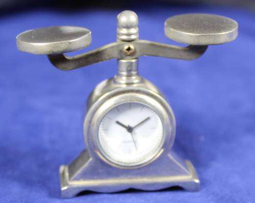 Hachette clock with booklet - Kitchen scales