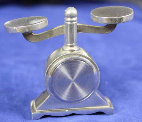 Hachette clock with booklet - Kitchen scales