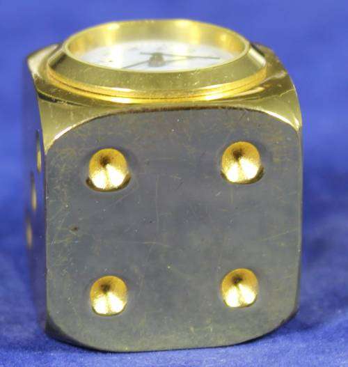 Hachette clock with booklet - Lucky dice