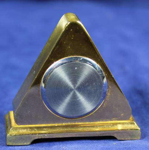 Hachette clock with booklet - Golden pyramid