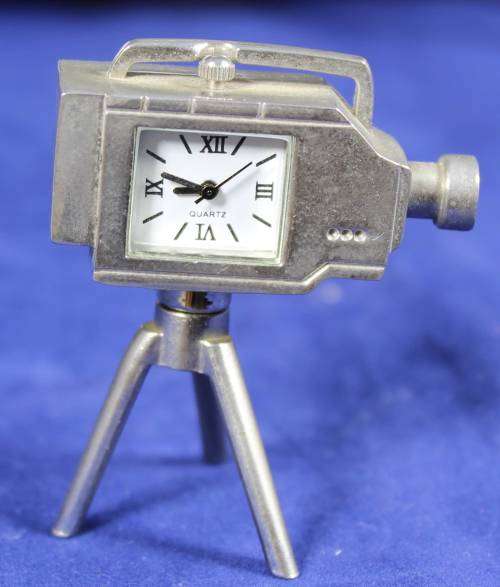 Hachette clock with booklet - Movie camera