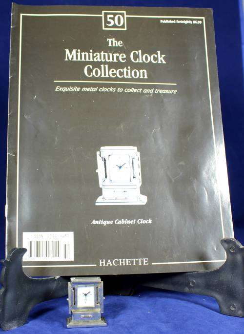 Hachette clock with booklet - Antique cabinet clock