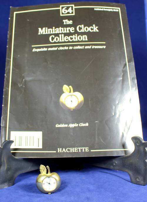 Hachette clock with booklet - Golden apple
