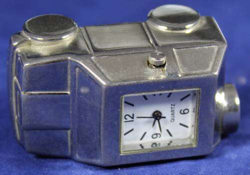Hachette clock with booklet - 4 x 4 Clock