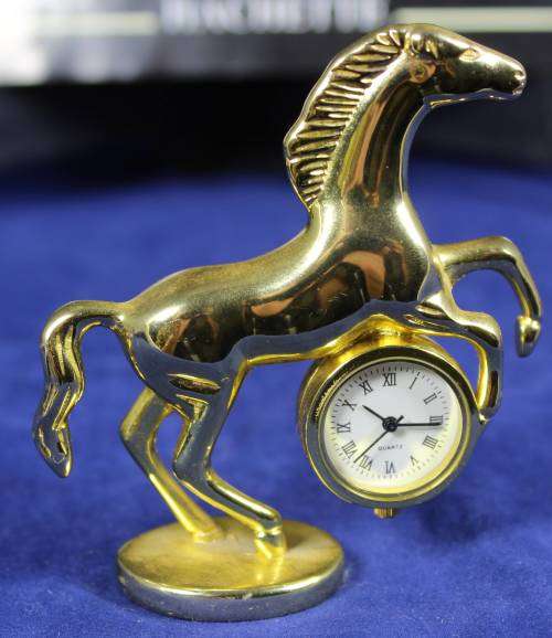 Hachette clock with booklet - Stallion