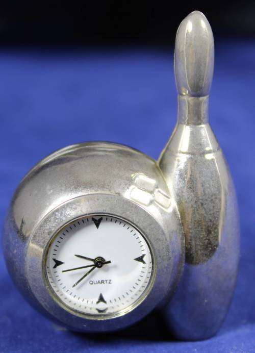 Hachette clock with booklet - Ten pin bowling