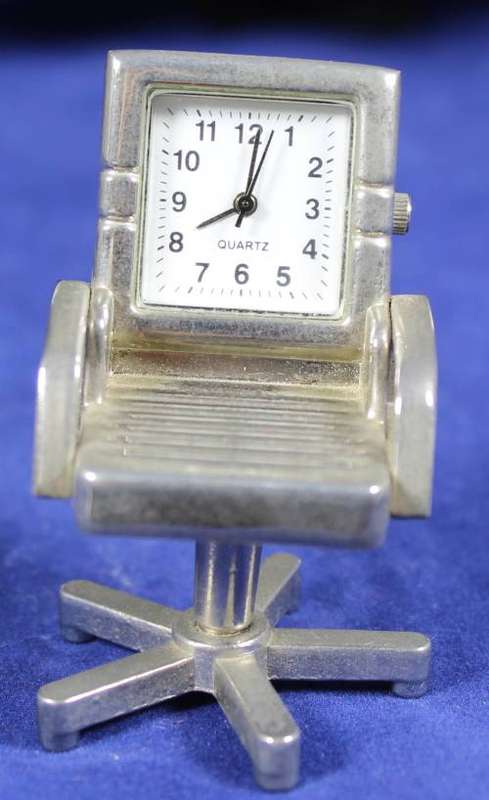 Hachette clock with booklet - Office chair