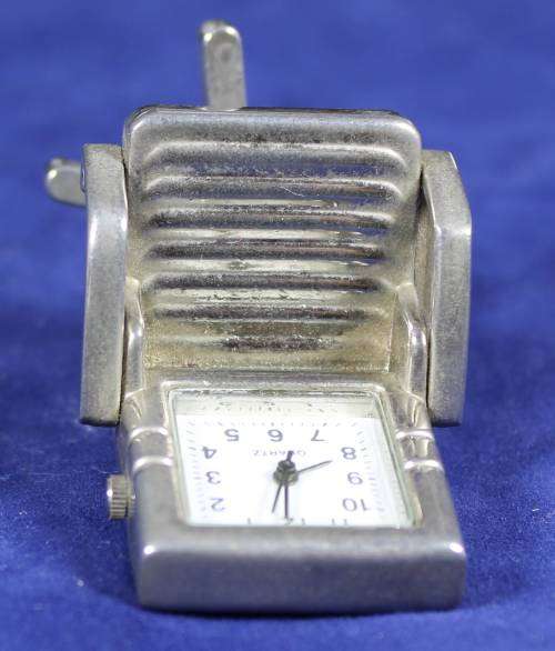 Hachette clock with booklet - Office chair