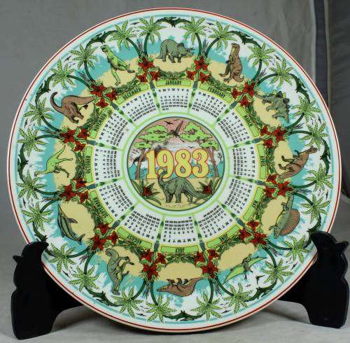 Wedgwood calendar plate with the age of reptiles 1983