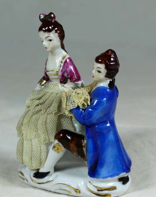 Small figurine Victorian couple