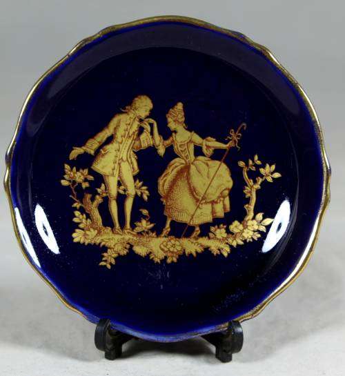SMALL BEAUTIFUL LIMOGES DISPLAY PLATE WITH A VICTORIAN COUPLE BID NOW!!