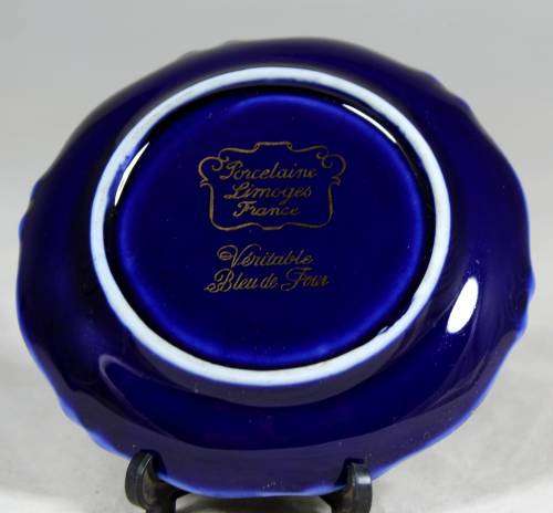 SMALL BEAUTIFUL LIMOGES DISPLAY PLATE WITH A VICTORIAN COUPLE BID NOW!!
