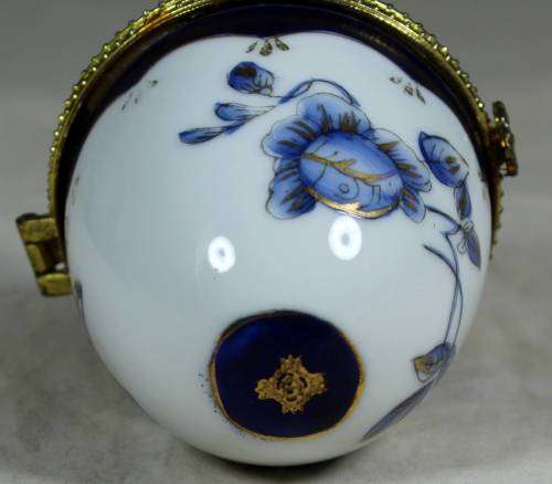 STUNNING PORCELAIN RING HOLDER-WITH BLUE FLOWERS BID NOW!!
