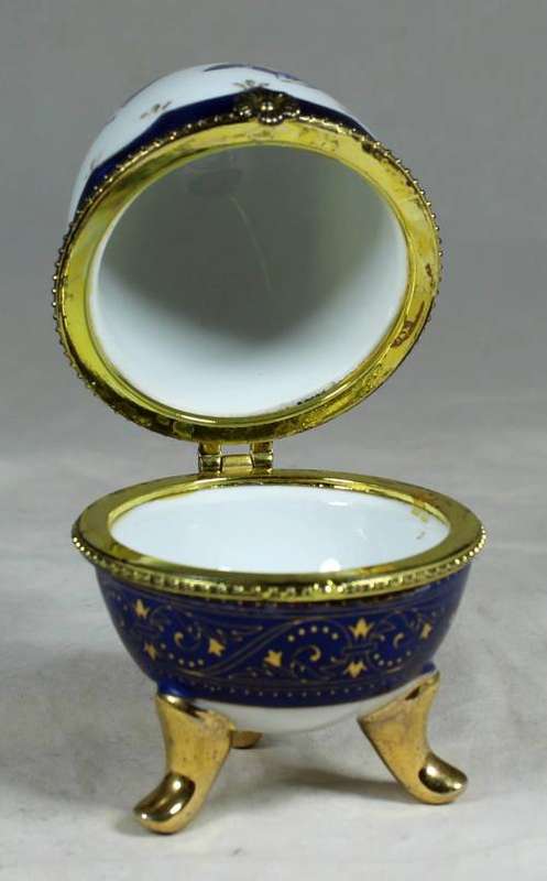 STUNNING PORCELAIN RING HOLDER-WITH BLUE FLOWERS BID NOW!!