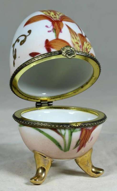 STUNNING PORCELAIN RING HOLDER-WHITE WITH BROWN FLOWERS BID NOW!!