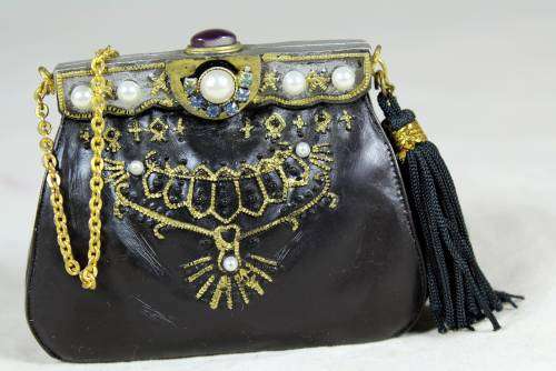 VINTAGE MOLDED BAG WITH FAUX PEARLS AND CHAIN BID NOW!!
