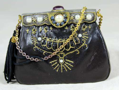 VINTAGE MOLDED BAG WITH FAUX PEARLS AND CHAIN BID NOW!!