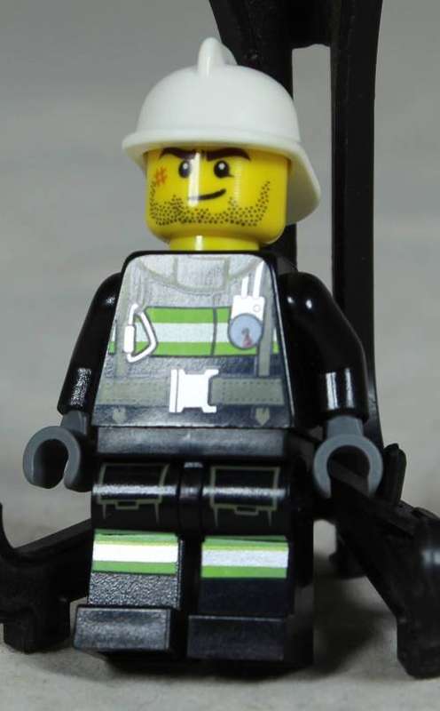 Lego mini figurine - Fireman with a scar and a white helmet (CTY0343)